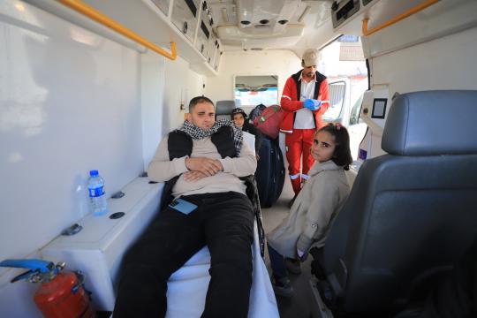 إجلاء 126 شخصًا من غزة للعلاج في الخارج