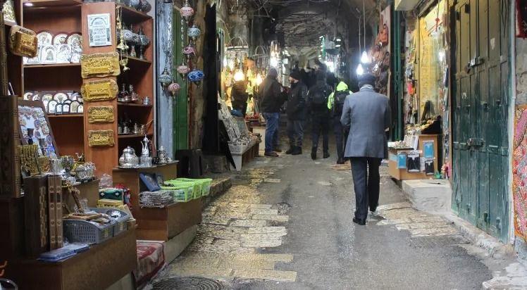الاحتلال يخطط لإخلاء منازل ومحال فلسطينية في باب السلسلة قرب المسجد الأقصى وتحذيرات من تصعيد خطير في القدس