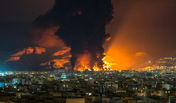 التصعيد يتواصل بعد ضرب جزيرة خرج وإغلاق مضيق هرمز يرفع أسعار النفط ويهدد الاقتصاد العالمي