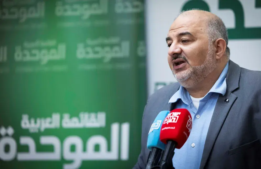زعيم حزب «رعام» يؤكد أن المواطنين العرب يمكن أن يشكلوا «جسرًا للسلام»، ويدعو إلى فتح صفحة جديدة مع الأحزاب العربية الأخرى، بالتزامن مع مفاوضات حزبه مع يواف سيغالوفيتز.