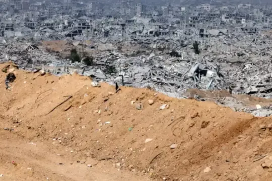 صحيفة الغارديان تكشف خطط إدارة ترامب لبناء قاعدة عسكرية في غزة