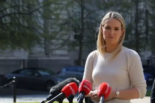 وزيرة خارجية إيرلندا: تحول جوهري في موقف أوروبا تجاه إسرائيل