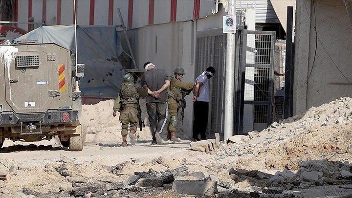 نادي الأسير: جيش الاحتلال يواصل إرهاب العائلات الفلسطينية خلال حملات الاعتقال الليلية