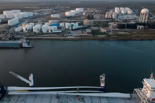 ترامب يعلن افتتاح أول مصفاة نفط أميركية جديدة منذ 50 عاماً في تكساس