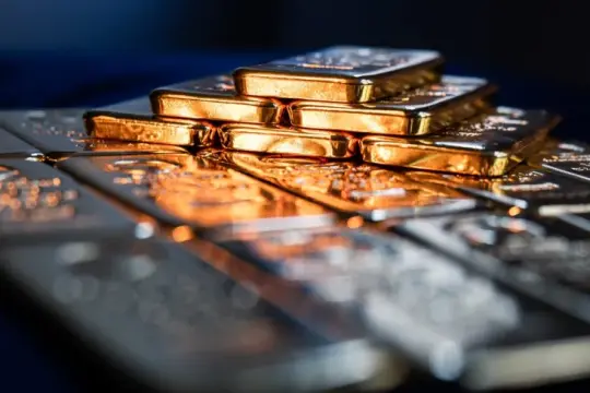 الذهب يسجّل مستوى قياسياً جديداً عند 4,185 دولاراً للأونصة مدعوماً بتصاعد التوترات الأميركية - الصينية