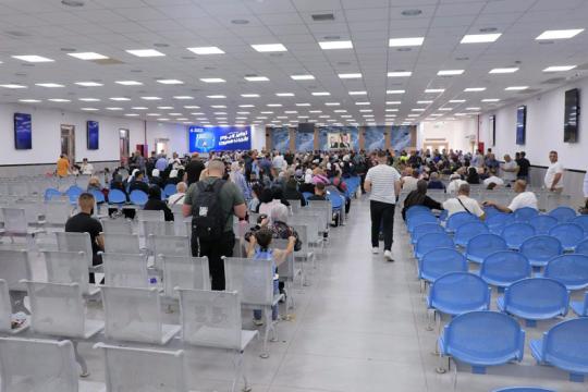 167 ألف مسافر عبر معبر الكرامة خلال تموز والشرطة توقف 144 مطلوبًا