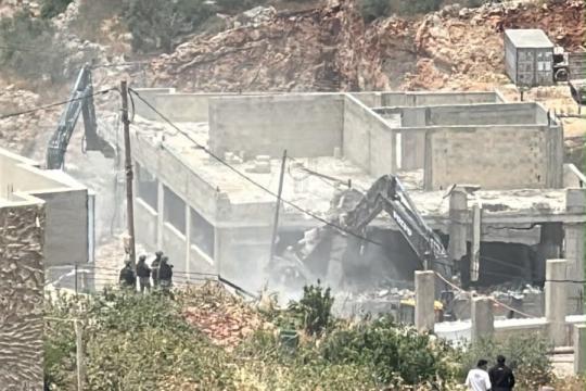 الاحتلال يهدم 8 منازل في برطعة جنوب غرب جنين ويستهدف عشرات المنازل الأخرى