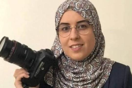 بعد شهر في العزل.. مؤسسات الأسرى تحذّر من مصير الصحفية بشرى الطويل