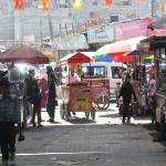 إجراءات تنظيمية جديدة لترتيب البسطات وحركة السير في شوارع غزة