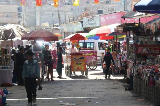 إجراءات تنظيمية جديدة لترتيب البسطات وحركة السير في شوارع غزة