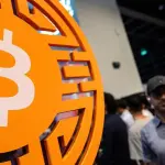 بتكوين تهبط دون 77 ألف دولار عقب اختراق «باينانس» وخسائر بمليارات الدولارات