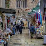 اتحاد المرأة الفلسطينية يدين منع الاحتلال إقامة "بازار القدس" واستدعاء منظّماته