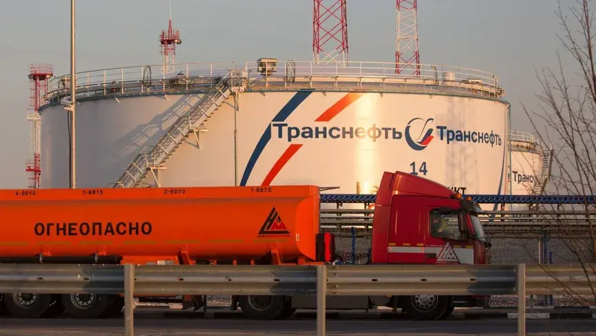 إعفاء مؤقت لمدة 30 يوماً يسمح للمصافي الهندية باستيراد النفط الروسي العالق في البحر لتعويض النقص في الإمدادات