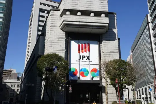 الأسهم الآسيوية ترتفع قبيل مفاوضات الهدنة في باكستان