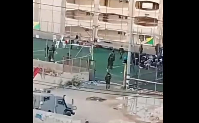 حملة الاعتقالات شملت بلدة بيت أمر وود الهرية وخربة قلقس ودير سامت، مع تدمير متعمد للمنازل وفرض حصار مشدد