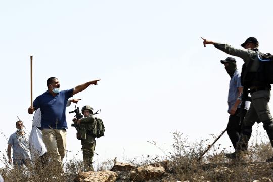 مستوطنون يصعّدون اعتداءاتهم في جنين ورام الله ونابلس باستهداف الأراضي الزراعية وطواقم الخدمات