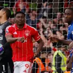 تشيلسي يسقط أمام نوتنجهام فورست بثلاثية ويواصل تراجعه في الدوري الإنجليزي