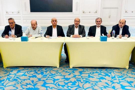 الحية يلتقي قادة الفصائل الفلسطينية في القاهرة لبحث تنفيذ المرحلة الثانية من وقف إطلاق النار