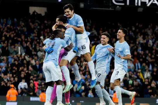 مانشستر سيتي يتأهل إلى ربع نهائي كأس الرابطة بعد إقصاء برايتون بركلات الترجيح