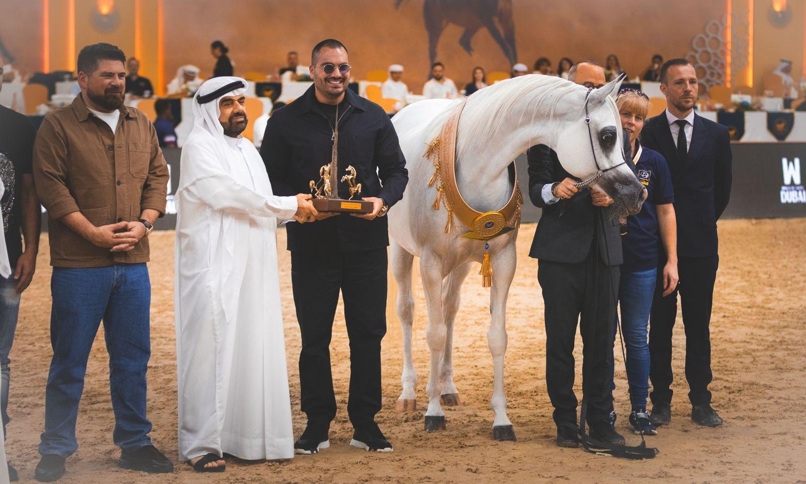 "أيه جي أساي" بطلة ذهبية للأفراس و"دي مزيان" وصيف الفحول في إنجاز عالمي لافت