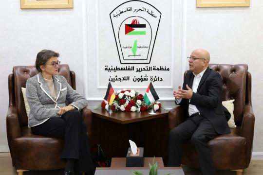 أبو هولي يبحث مع السفيرة الألمانية دعم الأونروا واستدامة عملها وسط التحديات المالية