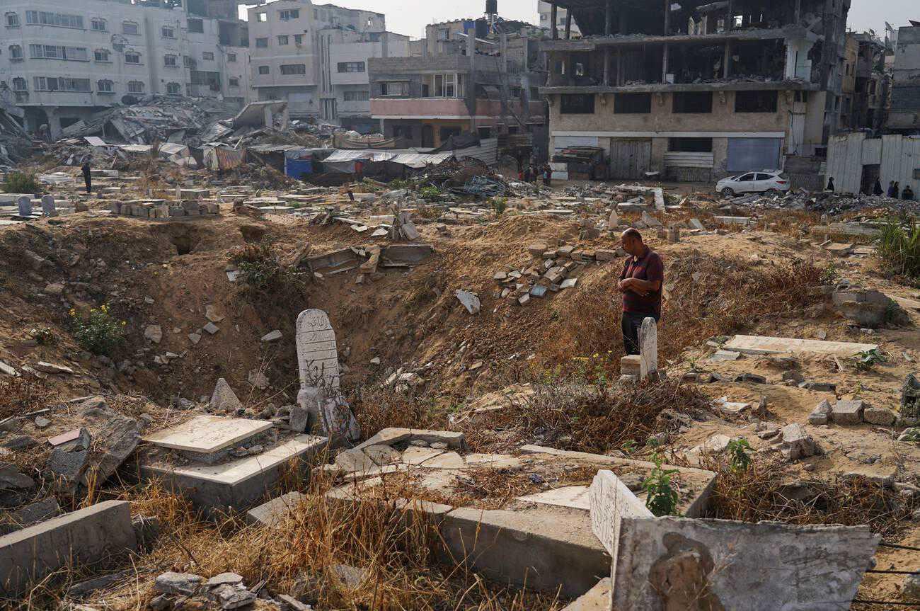 تدمير كلي وجزئي للمقابر يطال جميع المحافظات ويحول القبور إلى مواقع عسكرية، والمنظمات الحقوقية تطالب بمحاكمة المسؤولين