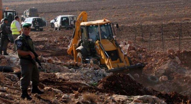 الطريق يهدف إلى ربط بؤرة استيطانية قائمة، وسط تحذيرات من تهديد الأراضي الزراعية وتقييد وصول المواطنين إلى ممتلكاتهم.