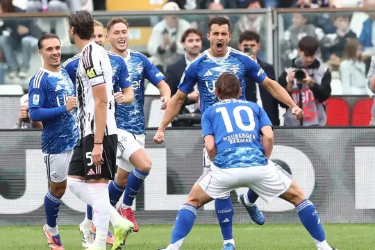 كومو يصعق يوفنتوس بثنائية تاريخية قبل مواجهة ريال مدريد
