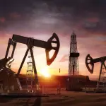 النفط يتراجع 2% مع آمال اتفاق أميركي إيراني ومخاوف من اضطراب الإمدادات