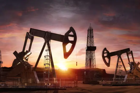 النفط يتراجع 2% مع آمال اتفاق أميركي إيراني ومخاوف من اضطراب الإمدادات
