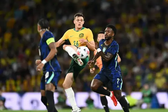 البرازيل تقلب تأخرها إلى فوز على أستراليا 4-2 ورافينيا يغادر مصاباً