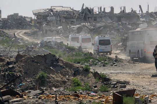 الدفعة التاسعة من مرضى وجرحى غزة تغادر عبر معبر رفح للعلاج بالخارج