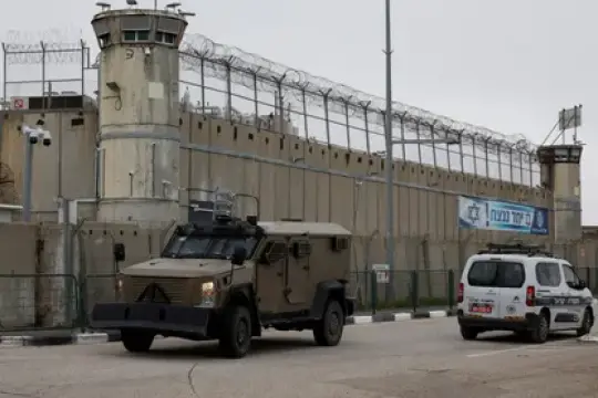 صحيفة عبرية: الأسرى الفلسطينيون ما زالوا يعانون نقص الطعام رغم قرار المحكمة العليا