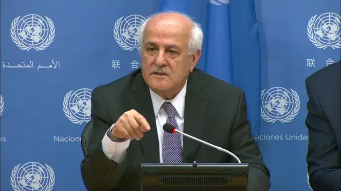 مندوب فلسطين في الأمم المتحدة يدعو لسلام عادل وفق الشرعية الدولية ويطالب بإنهاء الاحتلال وضمان حماية المدنيين
