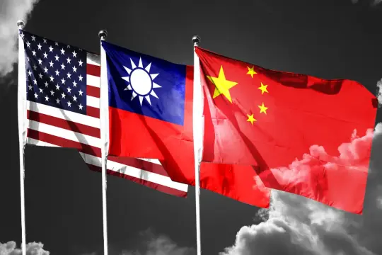 الصين تتوعد بإجراءات قوية وتكثيف التدريبات العسكرية رداً على أكبر صفقة أسلحة أميركية لتايوان
