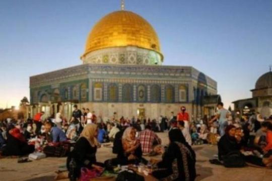 الاحتلال يمنع إدخال وجبات الإفطار للمصلين في المسجد الأقصى ويواصل التضييق على المقدسيين