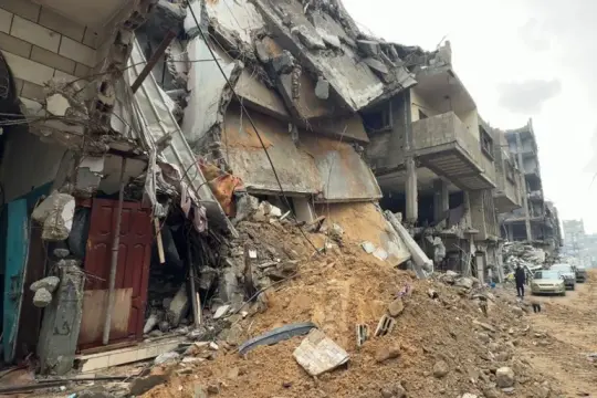 داخلية غزة تطلق تحذيراتها من اتساع كارثة انهيار المنازل