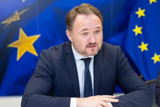 مفوض الطاقة الأوروبي يحذر من صدمة طاقة طويلة الأمد في منطقة اليورو