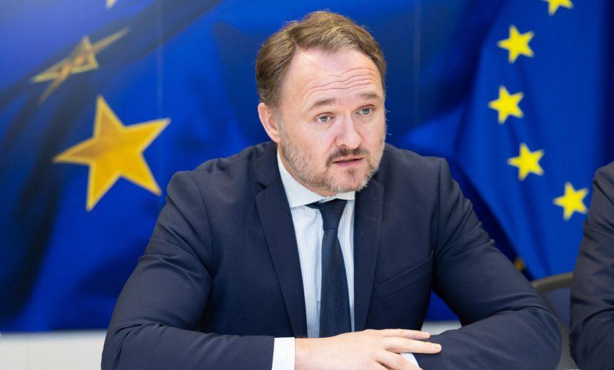 الاتحاد الأوروبي يدرس ترشيد الوقود وسحب الاحتياطيات النفطية نتيجة الحرب الأميركية–الإسرائيلية على إيران