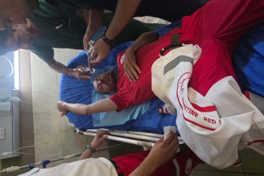 إصابة مواطن ومسعفين في هجوم للمستوطنين على قرية أبو نجيم جنوب شرق بيت لحم