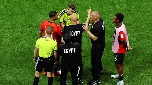 فيفا يعاقب حسام حسن وإبراهيم حسن ومصطفى زيكو بعد أزمة مباراة مصر والأرجنتين