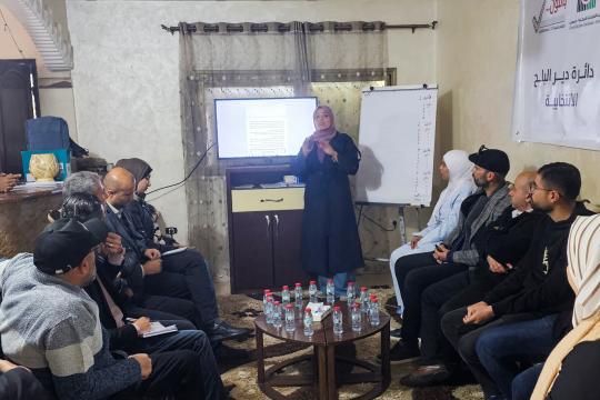 انطلاق برامج تدريبية لمرشحي انتخابات بلدية دير البلح في قطاع غزة