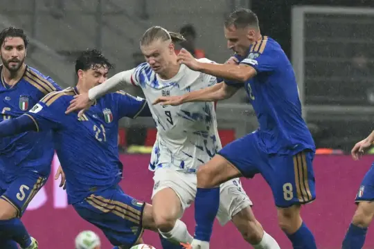 إيطاليا تنهار أمام النرويج برباعية وتكتفي بالملحق رغم البداية المثالية في سان سيرو