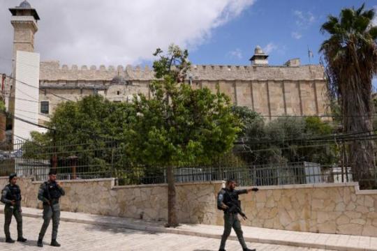 بلدية الخليل: قرار الاحتلال بشأن “سقف صحن الحرم الإبراهيمي” انتهاك خطير للوضع القائم