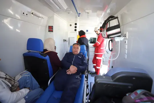 الهلال الأحمر: عمليات الإجلاء للعلاج خارج غزة بطيئة