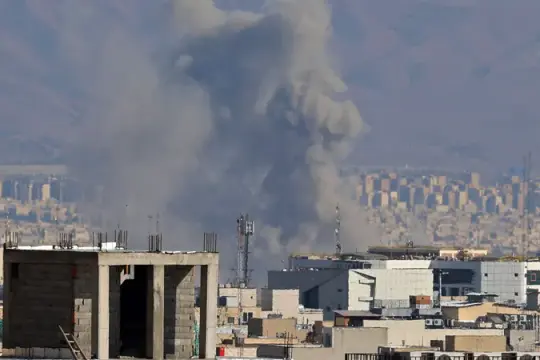 الدفاعات الإماراتية تعترض صواريخ ومسيّرات إيرانية