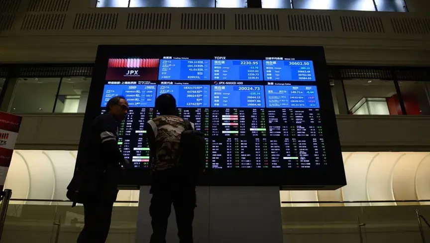 توتر جيوسياسي متصاعد يدفع برنت نحو 106 دولارات ويهز الأسواق العالمية مع تباين أداء الأسهم والدولار