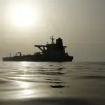 ناقلات النفط تواصل عبور مضيق هرمز رغم التوترات وترقب اتفاق سلام أميركي إيراني