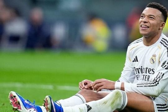 إصابة كيليان مبابي تهدد مشاركته في الكلاسيكو مع ريال مدريد