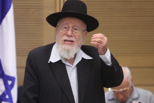 حاخام متطرف يصدر فتوى بتحليل سرقة الزيتون الفلسطيني